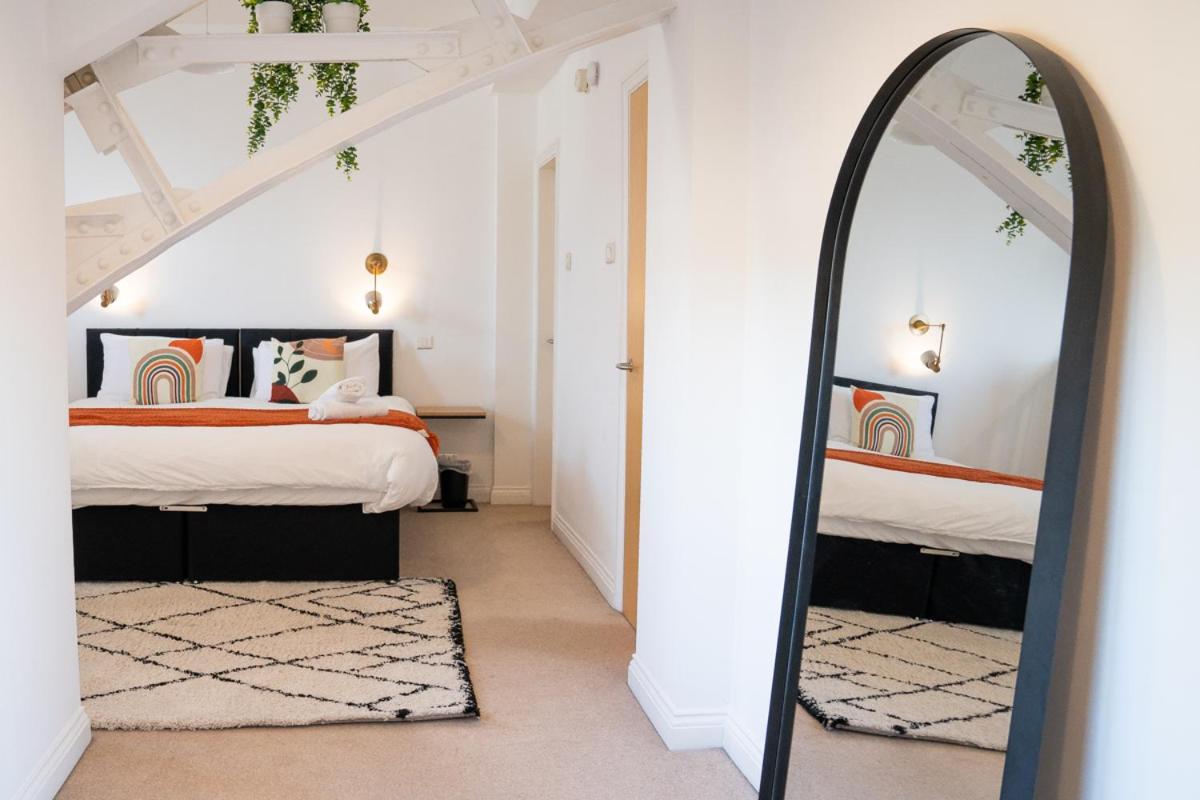 The Amazing Triplex - Centre - Free Parking Apartment *