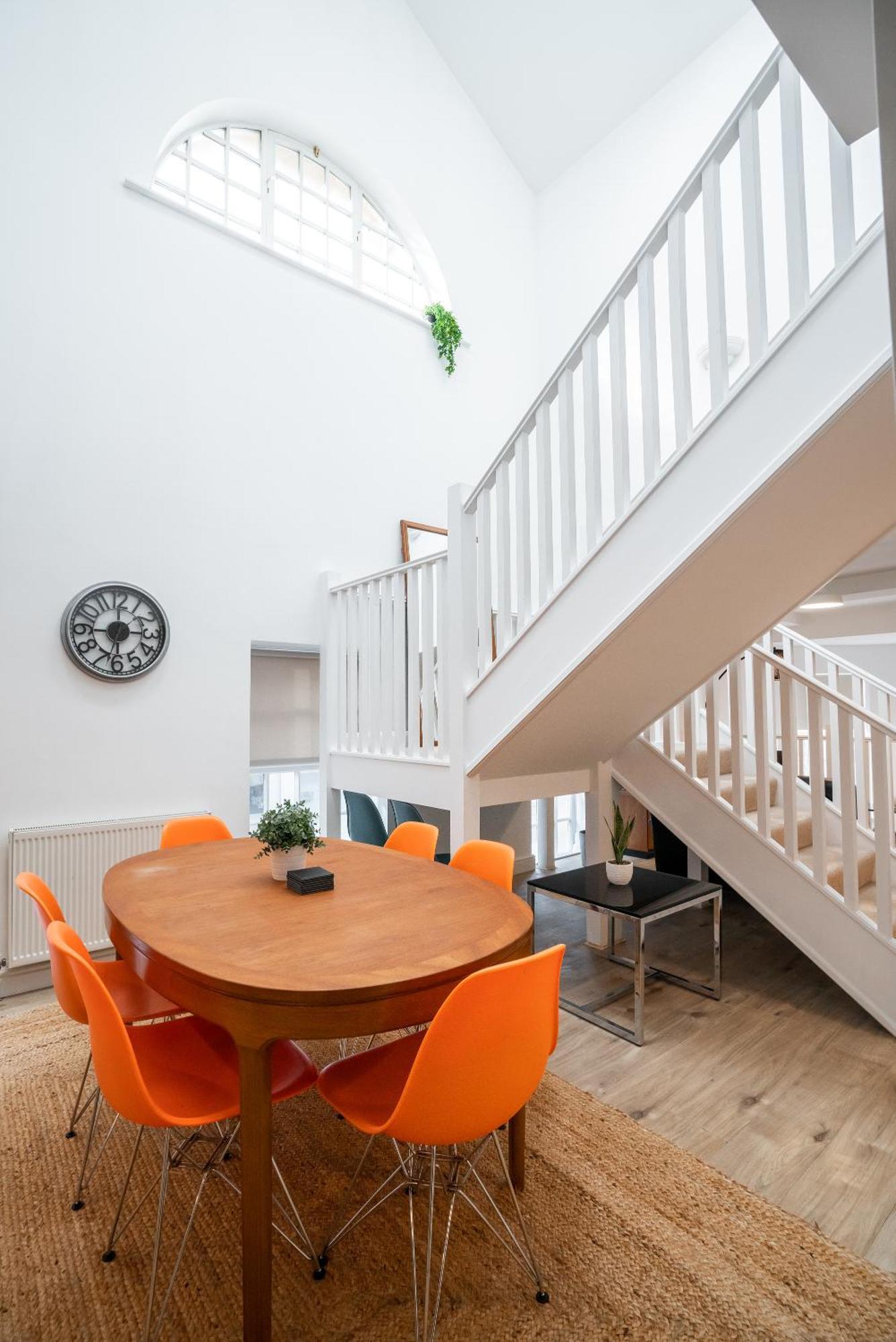 The Amazing Triplex - Centre - Free Parking Apartment